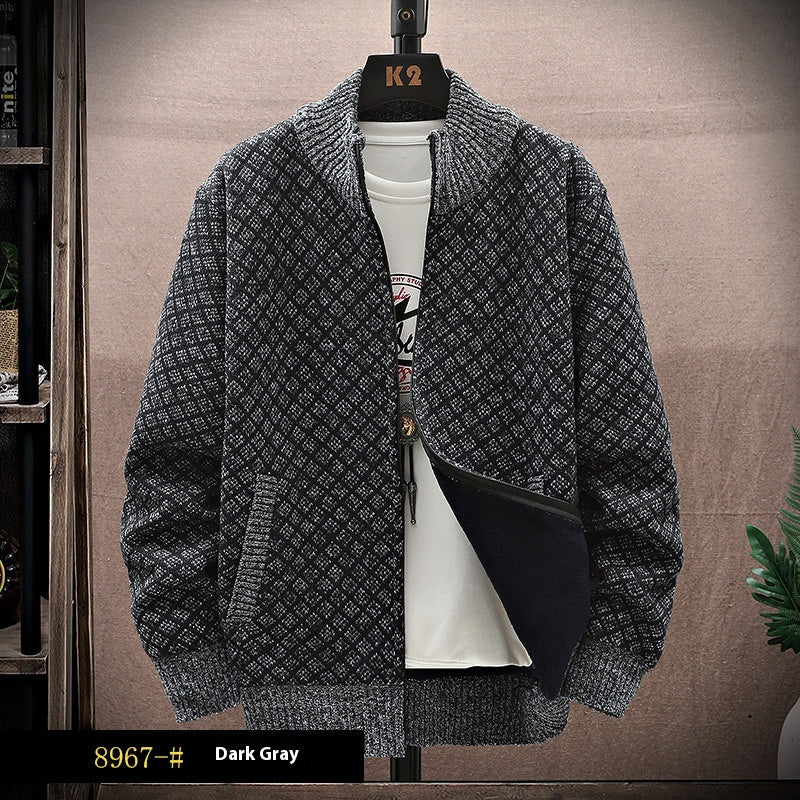 Outerwear maschile invernale elegante con zip, un capo chiave per la moda uomo.
