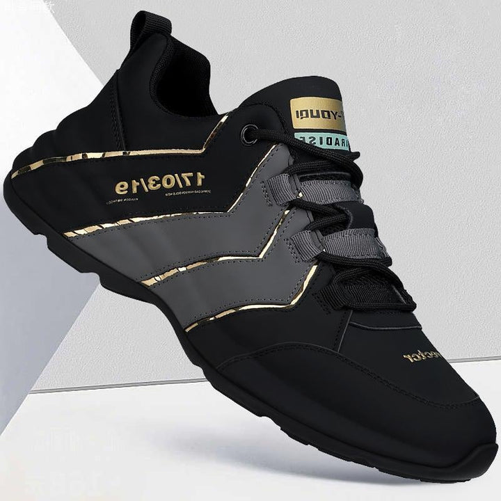 Scarpe da running uomo nere e bianche con lacci, suola ammortizzata per comfort e performance sportive.