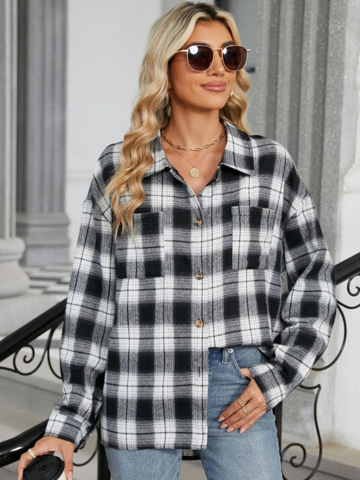 Camicia donna a quadri con bottoni, un classico senza tempo per abbigliamento versatile primavera-autunno.