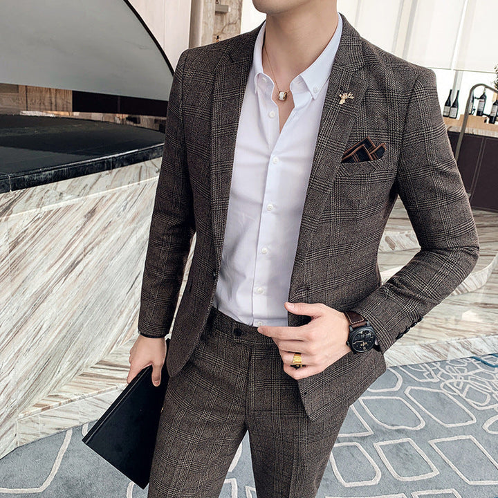 Completo grigio a quadri uomo slim fit. Abito formale e moderno, ideale per moda business o look smart casual.