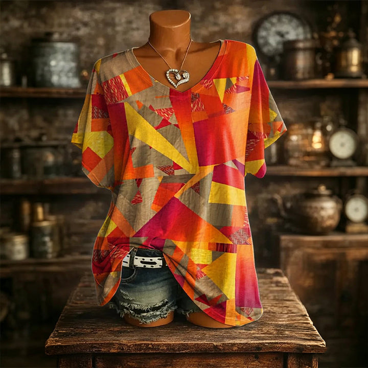 T-shirt donna stampata con scollo a V, ideale per primavera ed estate, look casual e comodo.
