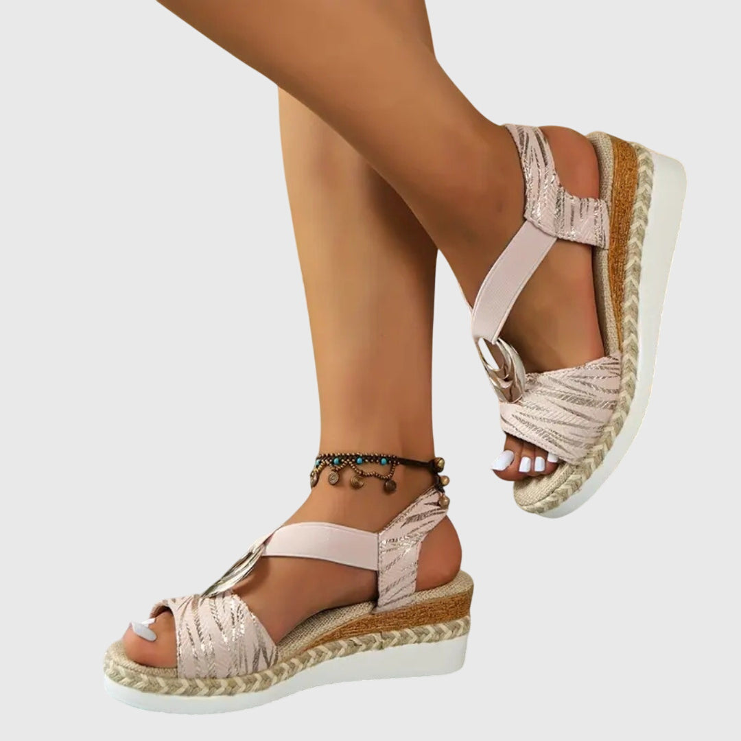Eleganti sandali donna con supporto plantare, design comodo slip-on per passeggio e look estivi casual.
