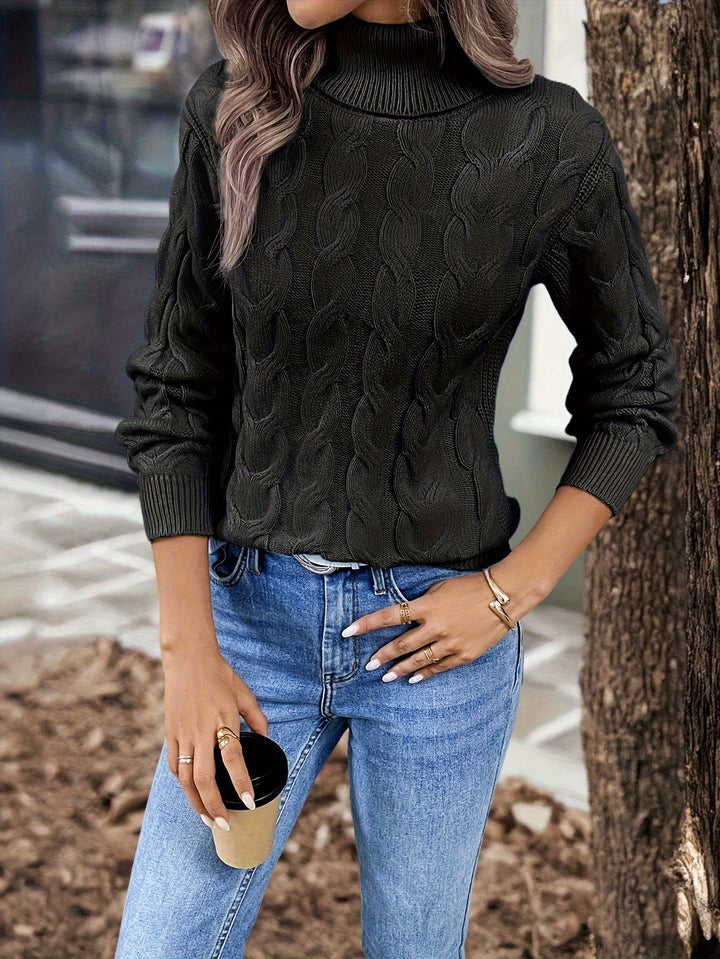 Maglione donna in maglia grossa a trecce, collo alto. Caldo e morbido per l'inverno.