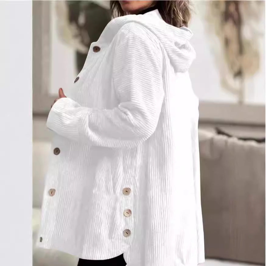 Elegante giacca donna rosa con cappuccio, stile abbottonato per un tocco di moda femminile.