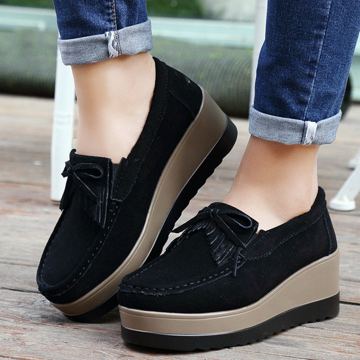 Scarpe donna casual slip-on con zeppa e fiocco, ideali per passeggio e massimo comfort.