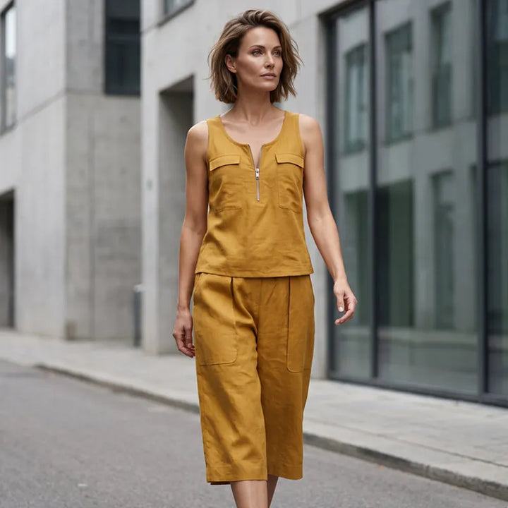 Completo donna estivo con top senza maniche e pantaloni larghi, ideale per look versatile e comodo.