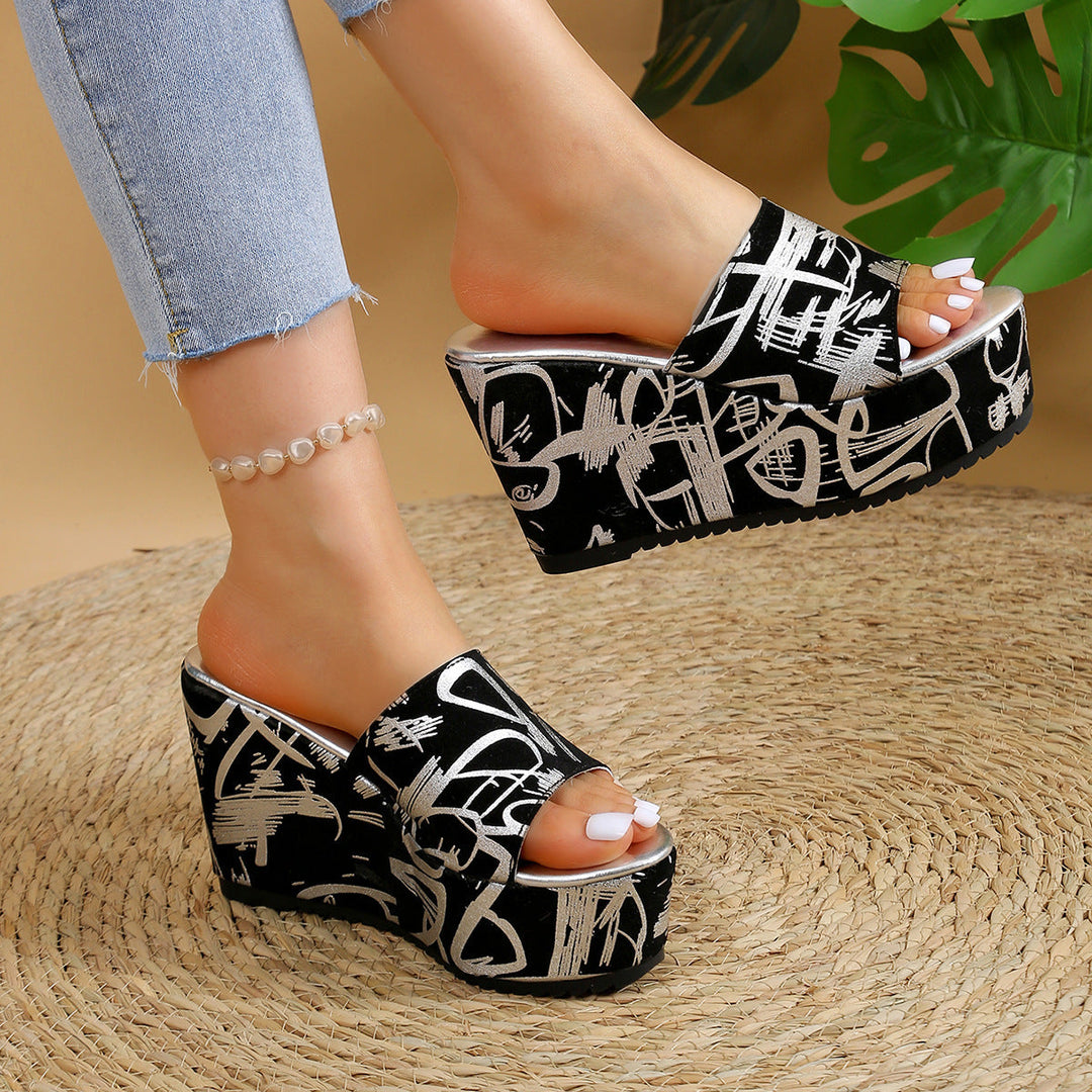 Sandali da donna con zeppa confortevole, ideali per l'estate. Pantofole versatili per look casual e chic.