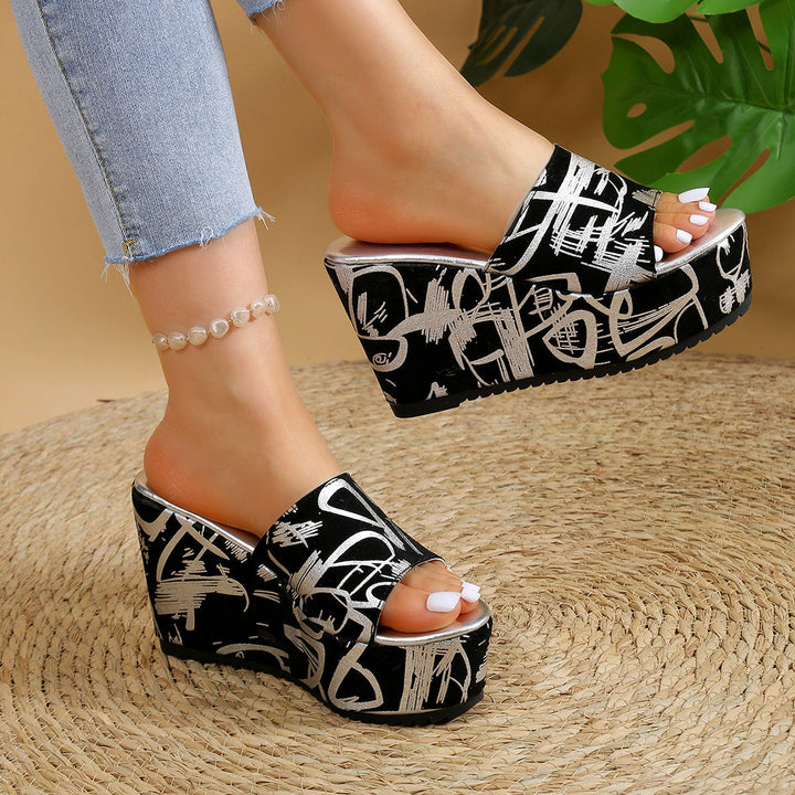 Sandali da donna con zeppa confortevole, ideali per l'estate. Pantofole versatili per look casual e chic.