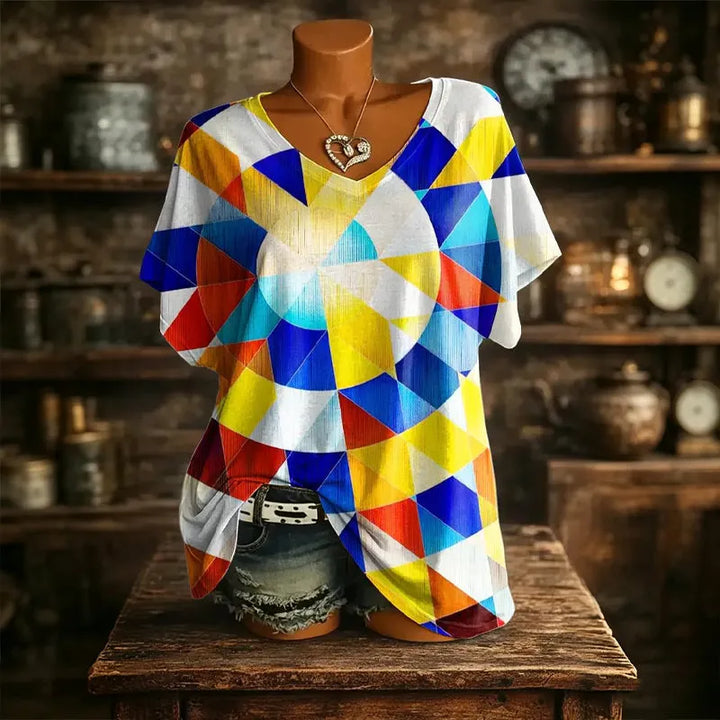 T-shirt donna casual chic con scollo a V e stampa moderna, comoda per la primavera e look di tendenza.