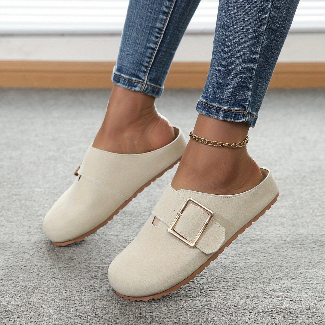 Mules slip-on da donna eleganti con fibbia decorativa per comfort quotidiano e stile estivo.
