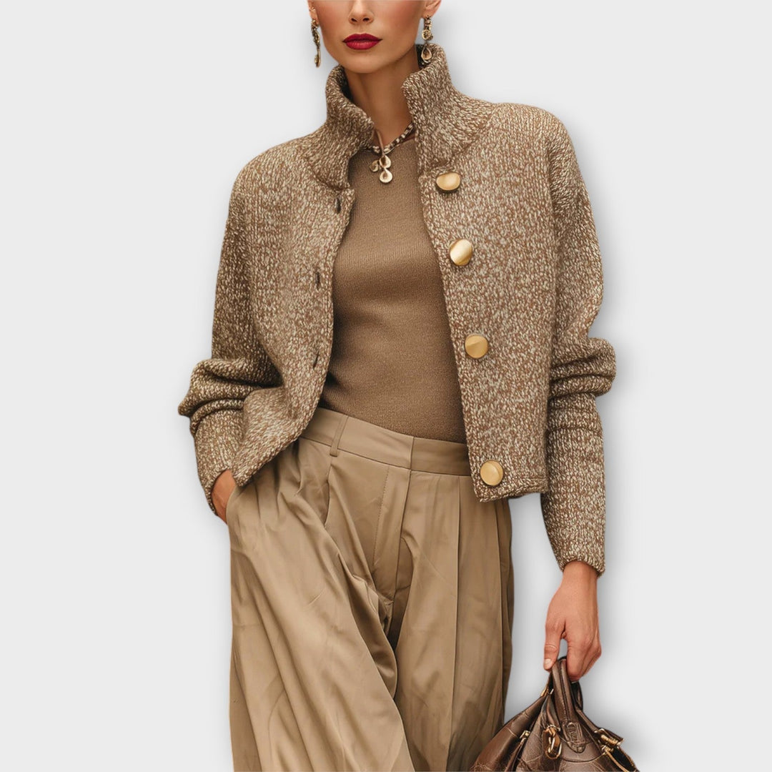 Cardigan donna testurizzato con bottoni, perfetto per un look chic quotidiano. Comfort e stile moda femminile.