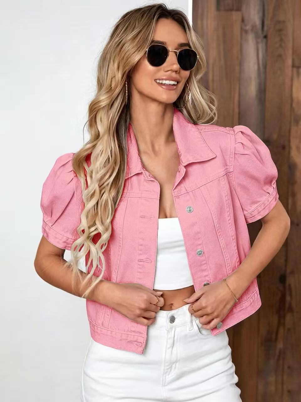 Giacca donna retrò con maniche a sbuffo. Capospalla casual per look quotidiano versatile.