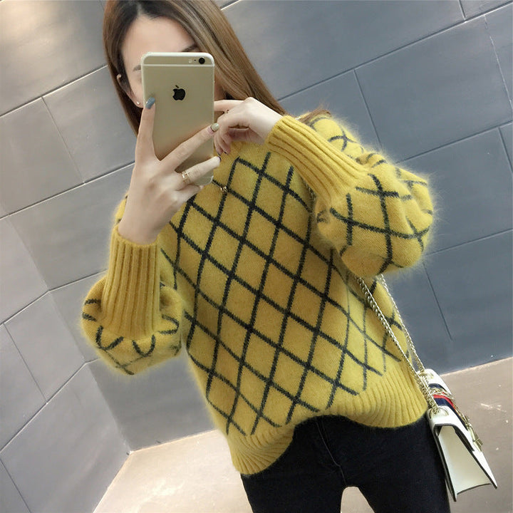 Abbigliamento donna: maglione pullover a rombi, scollo rotondo. Perfetto per un look casual o raffinato.