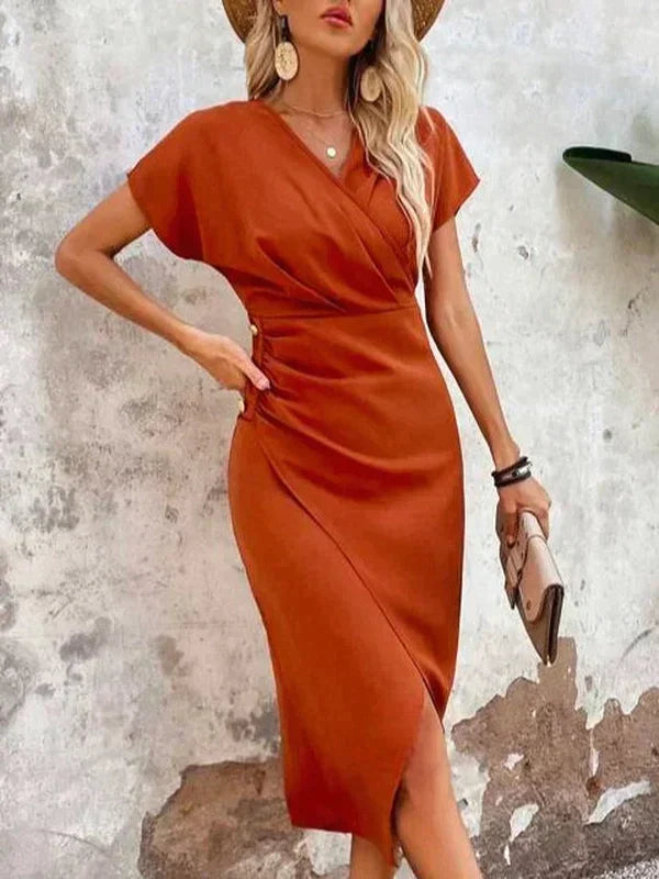 Moda donna: abito midi arancione chic con scollo incrociato, maniche corte per un look sofisticato.