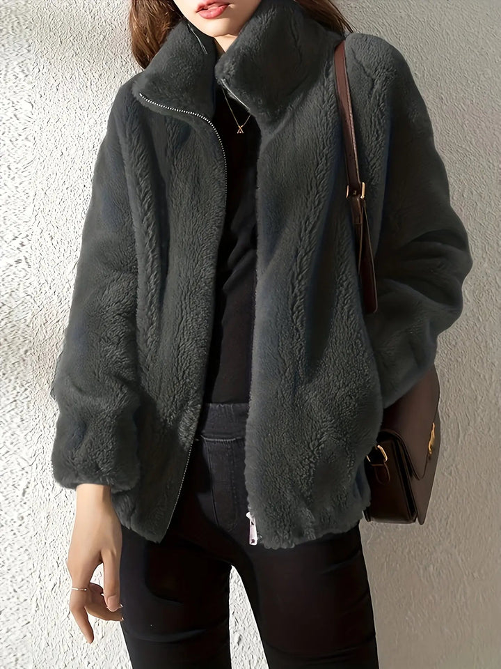 Giacca in pile donna, versatile e morbida. Capospalla caldo per ogni occasione casual. Comfort invernale.