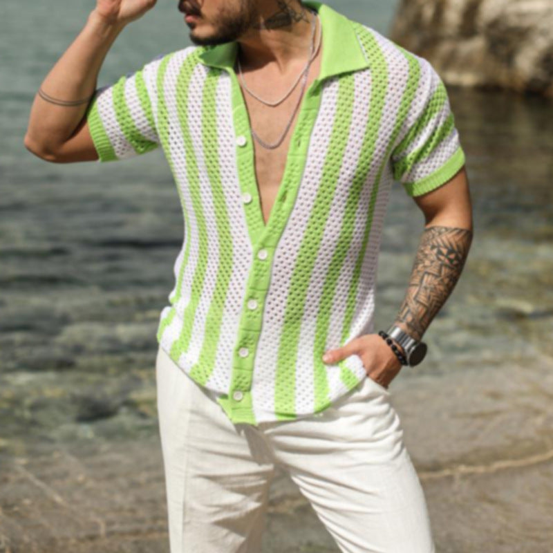 Polo a righe verdi, nere e beige con bottoni, ideale come capo estivo da uomo per massimo comfort e moda.