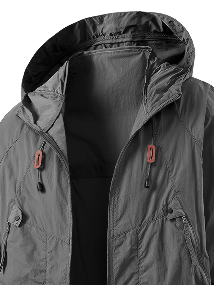 Giacca leggera uomo, con cappuccio regolabile, ideale per la mezza stagione, abbigliamento esterno.
