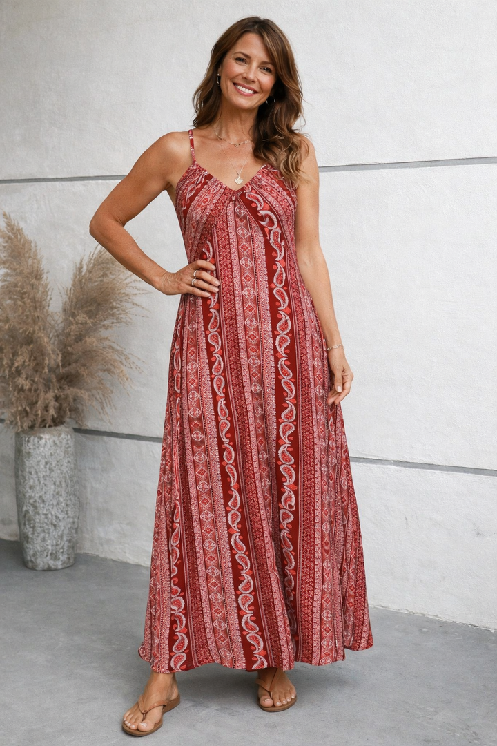 Abito lungo donna stampato con fantasia, vestibilità fluida, ideale per look estivi alla moda.