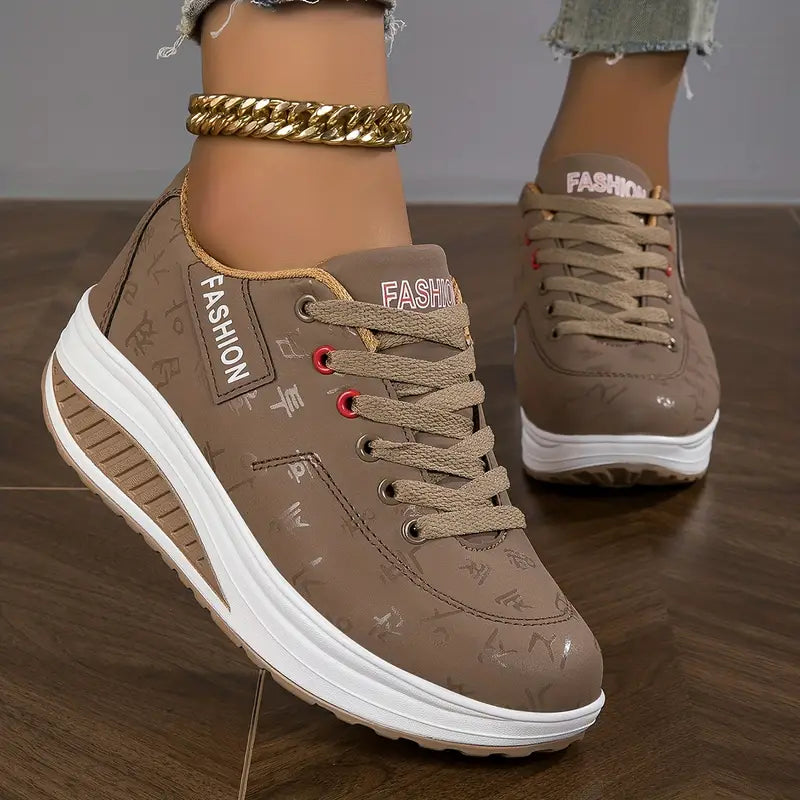 Eleganti sneakers casual ortopediche donna con lacci, perfette per comfort quotidiano e uno stile versatile.