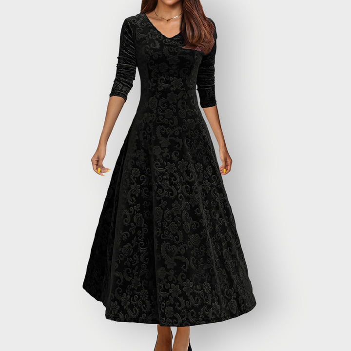 Moda donna: abito midi svasato con scollo a V, look vintage, perfetto per matrimoni e cerimonie.