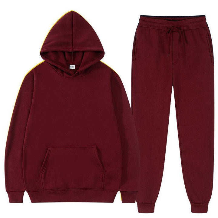 Tuta fashion da uomo per l'autunno, con felpa con cappuccio e pantaloni lunghi, un mix di stile e comfort.