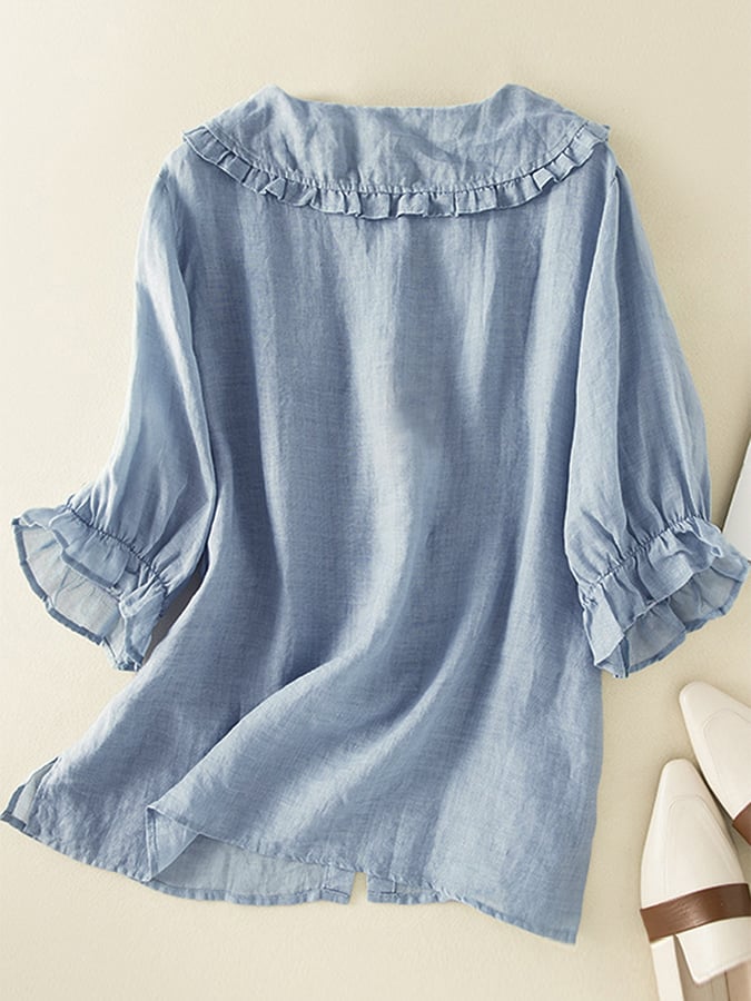 Top donna moda blu con elegante colletto arricciato e vestibilità ampia, ideale per un look casual chic.