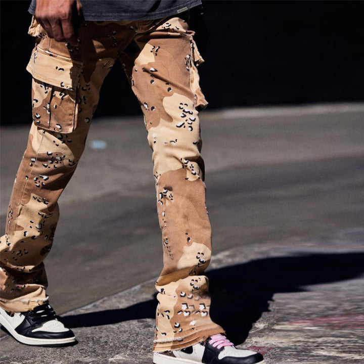 Pantaloni cargo uomo in castano chiaro, a gamba dritta, perfetti per comfort in outdoor, viaggio e uso quotidiano.