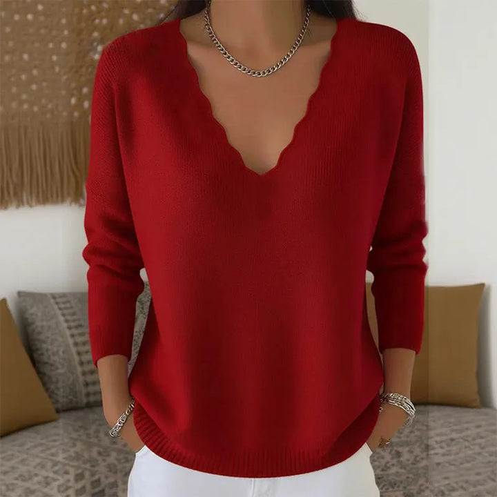 Look casual chic con maglione donna a scollo a V, bordo ondulato. Morbido e versatile per ogni giorno.