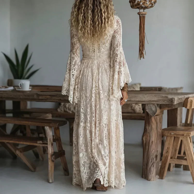 Abito donna lungo in pizzo, design vintage con maniche svasate, un vestito elegante per cerimonie e serate.