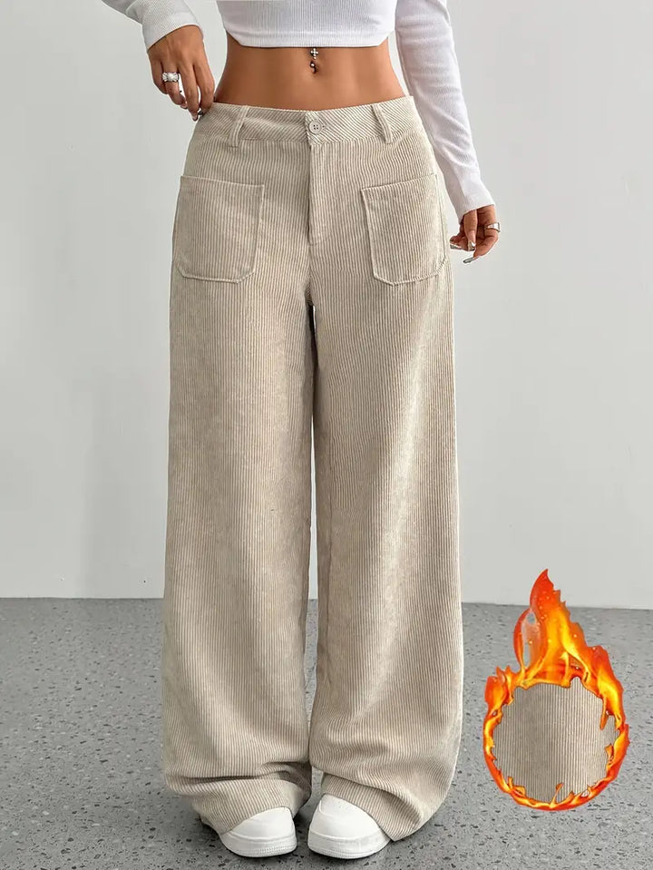Pantaloni a coste da donna, taglio gamba larga e vita alta. Ideali per outfit casual ed eleganti.