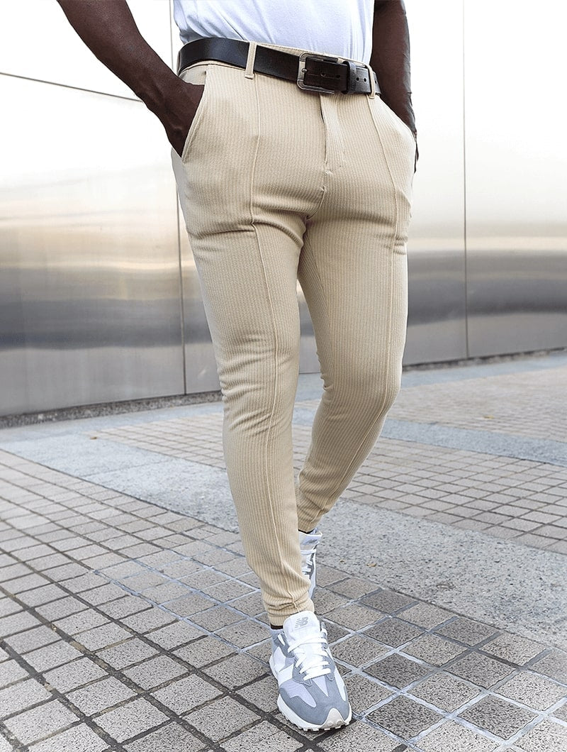 Eleganti pantaloni uomo crema a gamba dritta, perfetti per l'ufficio o serate casual con comfort.