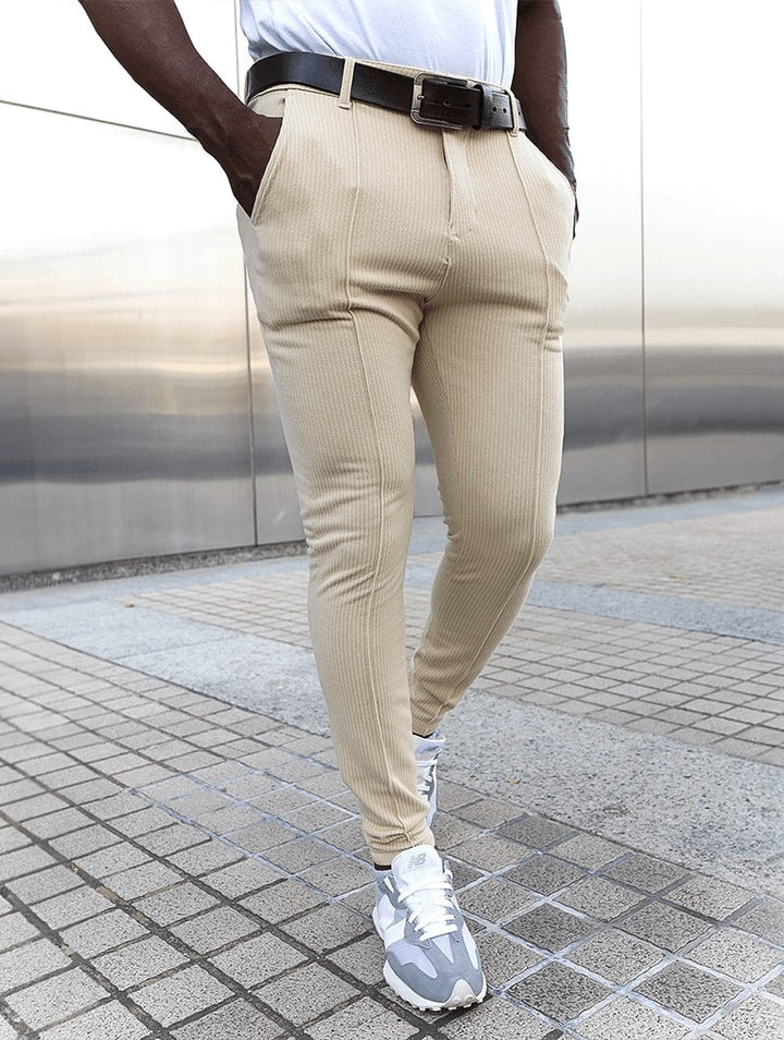 Eleganti pantaloni uomo crema a gamba dritta, perfetti per l'ufficio o serate casual con comfort.