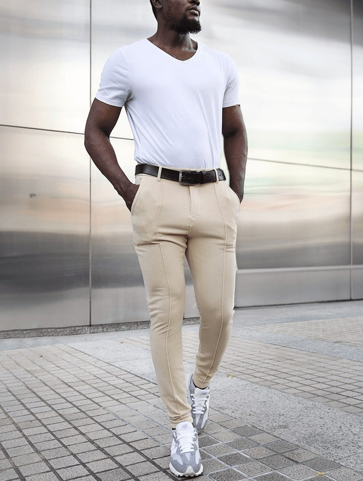 Pantaloni uomo gamba dritta moderni, colore crema, un mix ideale di streetwear casual ed eleganza ufficio.