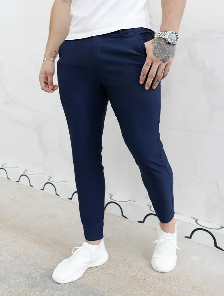 Pantaloni eleganti-casual uomo slim fit elasticizzati blu scuro; perfetti per comfort e lavoro.