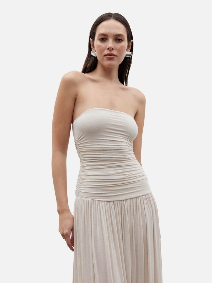 Abito da cerimonia donna, lungo ed elegante, design senza spalline e drappeggio. Ideale per serate.