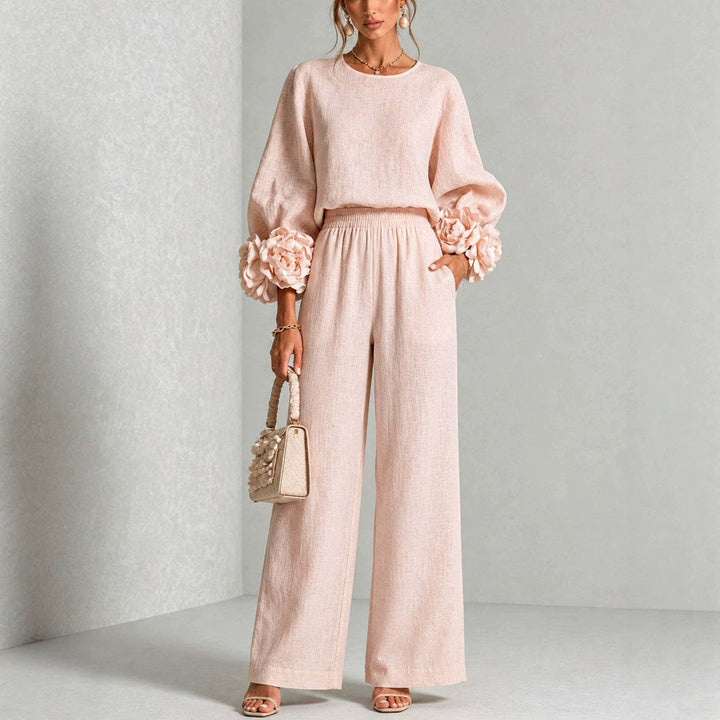 Set donna completo con top floreale a polsini e pantaloni ampi multi colore. Outfit elegante e chic per primavera estate.
