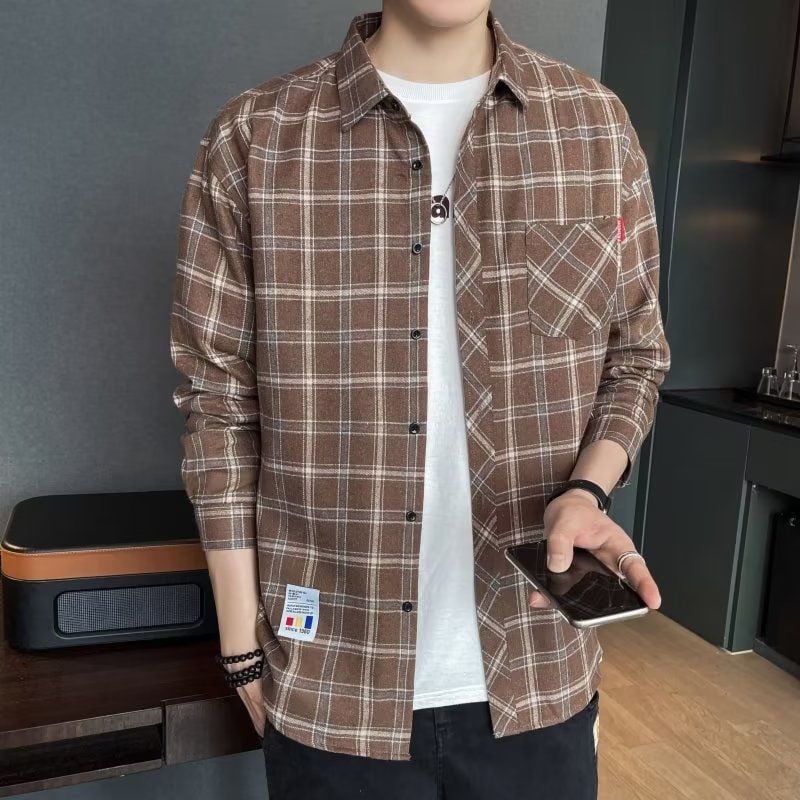 Camicia uomo a quadri, vestibilità aderente, maniche lunghe, per look primaverili alla moda.
