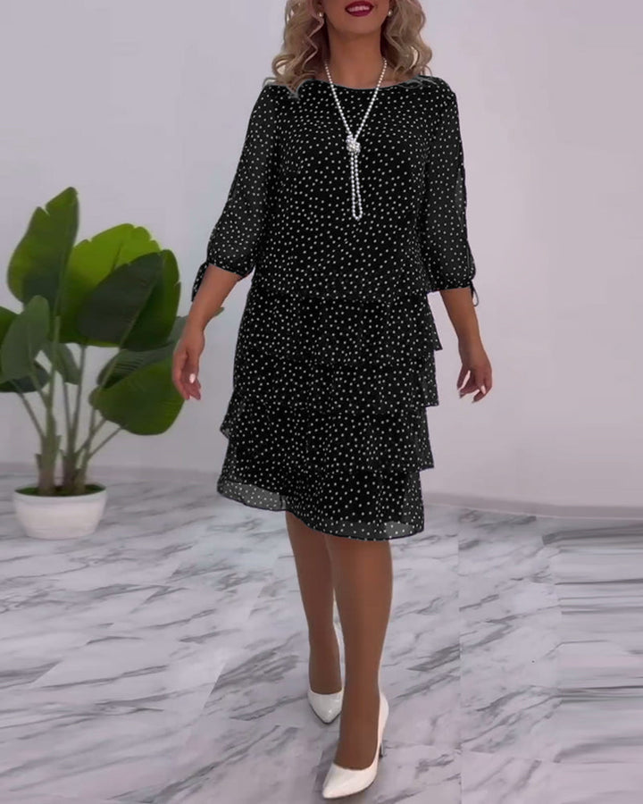 Abito femminile a pois, gonna fluida, maniche 3/4. Un vestito elegante e casual per l'outfit autunnale.