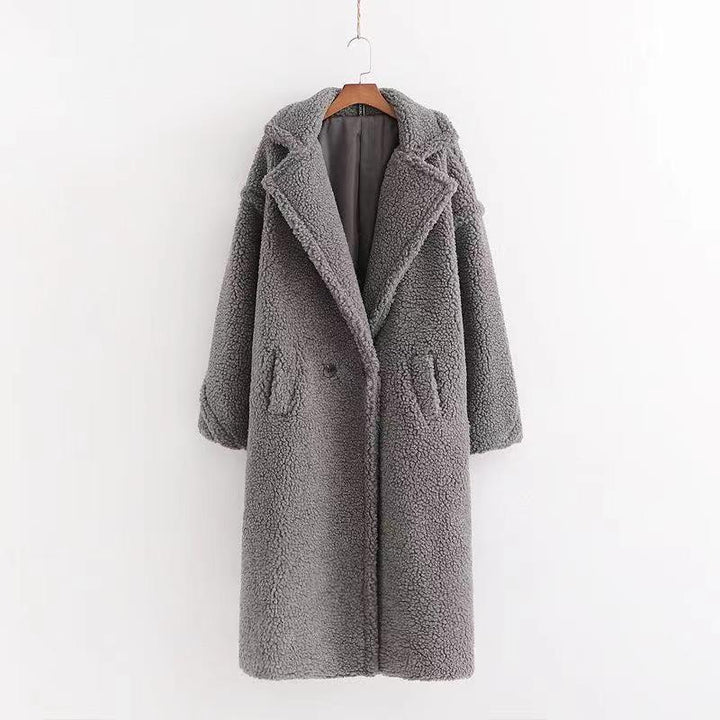 Comodo cappotto invernale donna, design lungo e caldo per un outerwear elegante e protettivo.