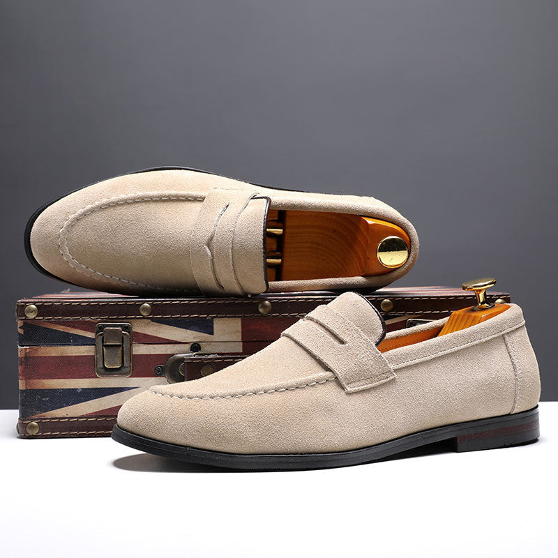 Mocassini uomo slip-on pelle marrone scuro, perfetti per comfort casual o look elegante quotidiano.