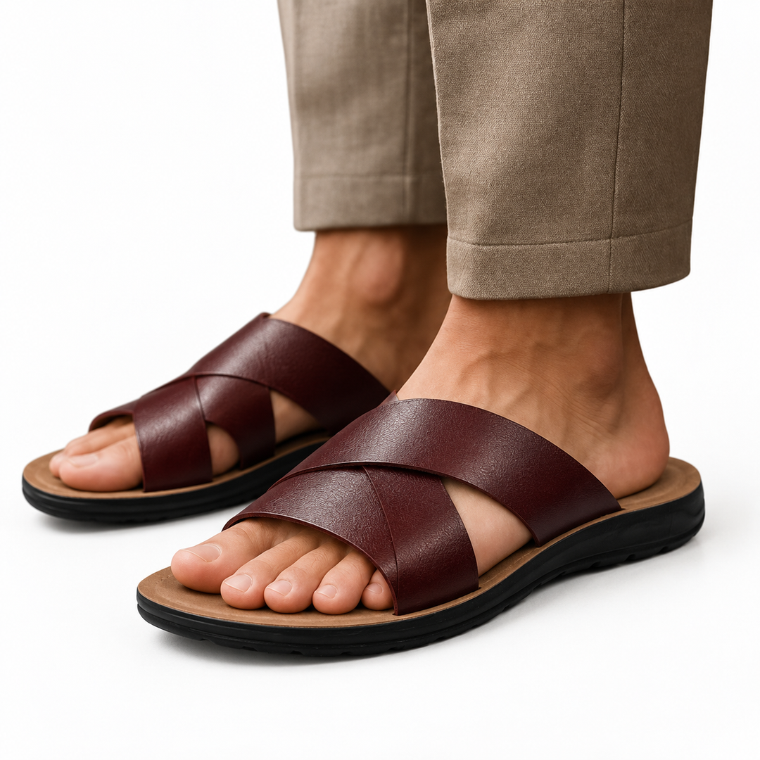 Moda uomo: sandali casual con fascette incrociate e plantare anatomico, scarpe comode perfette per vacanza estiva.