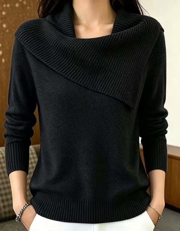 Maglione donna nero a collo revers, comodo e casual, un must-have per l'inverno.