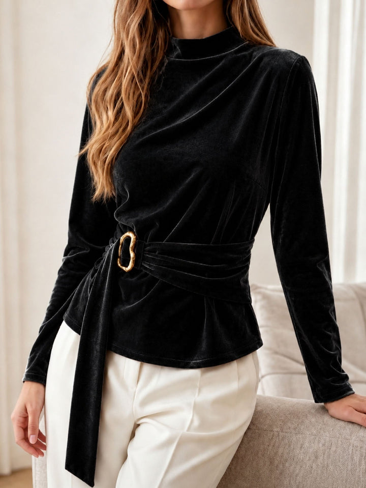 Top da donna a maniche lunghe in colori assortiti, versatile per outfit ufficio e casual quotidiano.