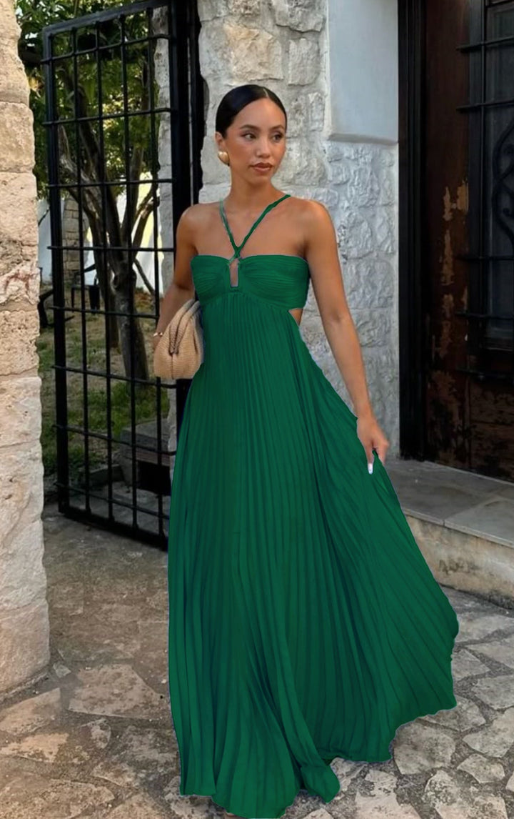 Raffinato abito plissettato donna, collo halter e vita alta, per un'eleganza senza tempo.