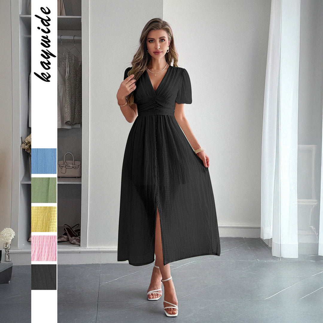 Abito estivo maxi per donna, scollo a V profondo e gonna pieghettata. Stile fluido per la moda estiva.