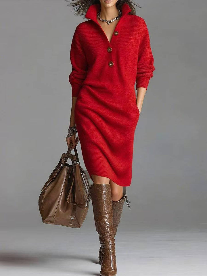 Abito in maglia invernale da donna con scollo a V, bottoni e maniche lunghe. Lungo ed elegante, un capo essenziale.