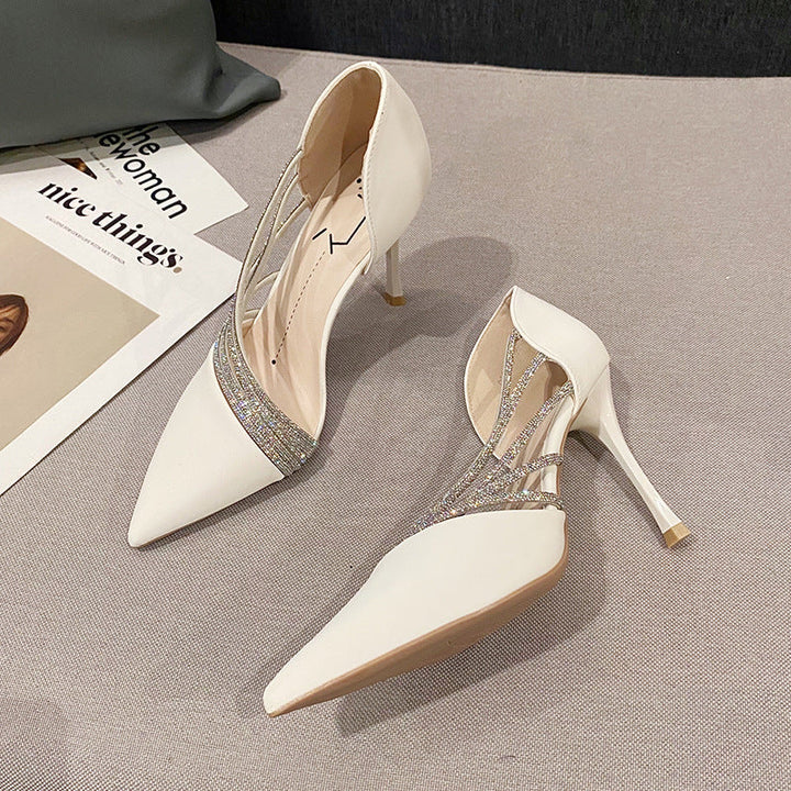 Tacchi a spillo décolleté donna, con strass e punta affusolata. Scarpe da cerimonia eleganti e moderne.