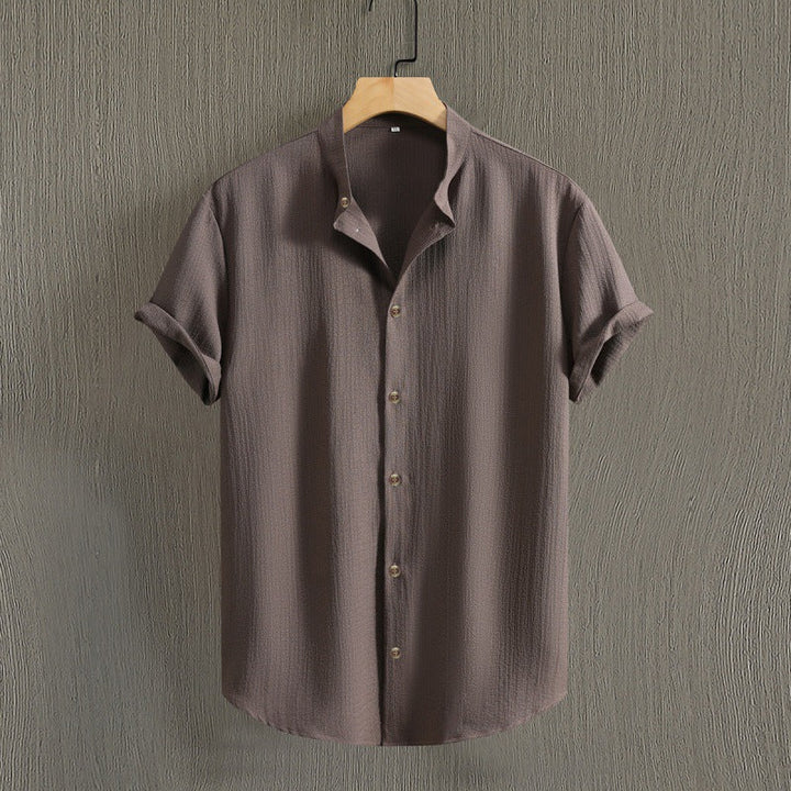 Camicia uomo estiva tinta unita, manica corta, versatile per look casual ed eleganti. Comoda moda estate.