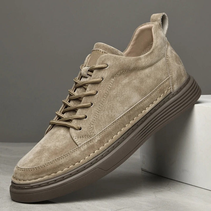 Scarpe casual uomo, ammortizzate per il massimo comfort quotidiano, ampia vestibilità. Beige, bianco, arancio.