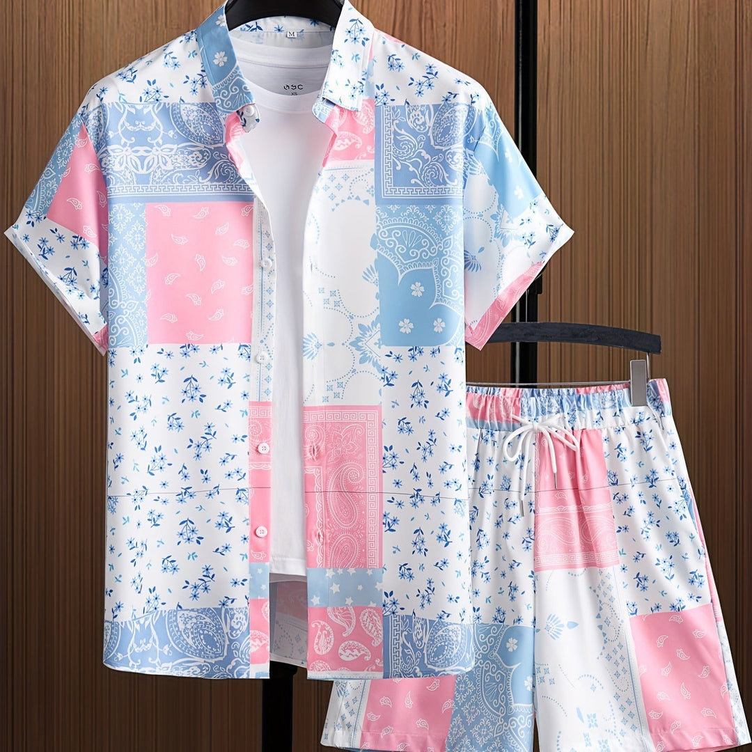 Completo uomo estivo casual con camicia hawaiana e pantaloncini abbinati, perfetto per vacanze e spiaggia.